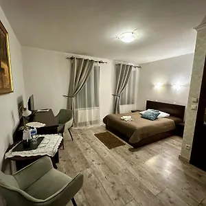 Dworek Zloty Rog I Restauracja Отель